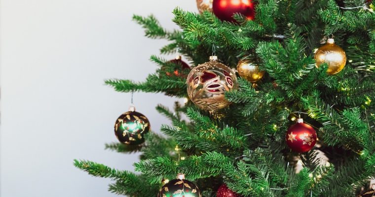 Décorer le sapin de Noël : règles et conseils