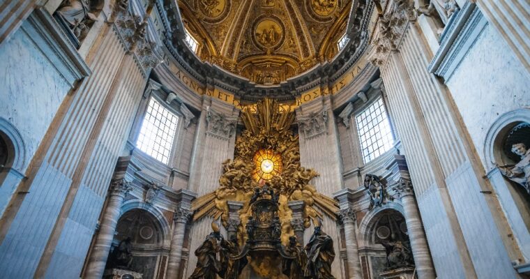 La Chaire de Saint Pierre : la signification de l’œuvre et les origines de sa fête