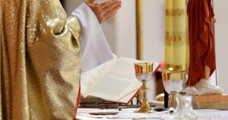 Ordination presbytérale : voici comment l’on devient prêtre