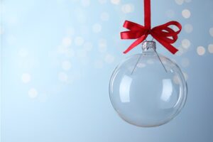 Comment décorer l’intérieur des boules de Noël transparentes